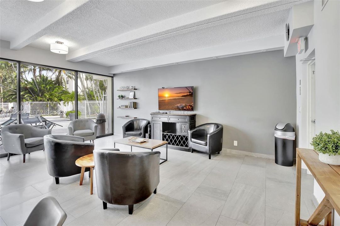 For Sale: $225,000 (3 beds, 2 baths, 1380 Square Feet)