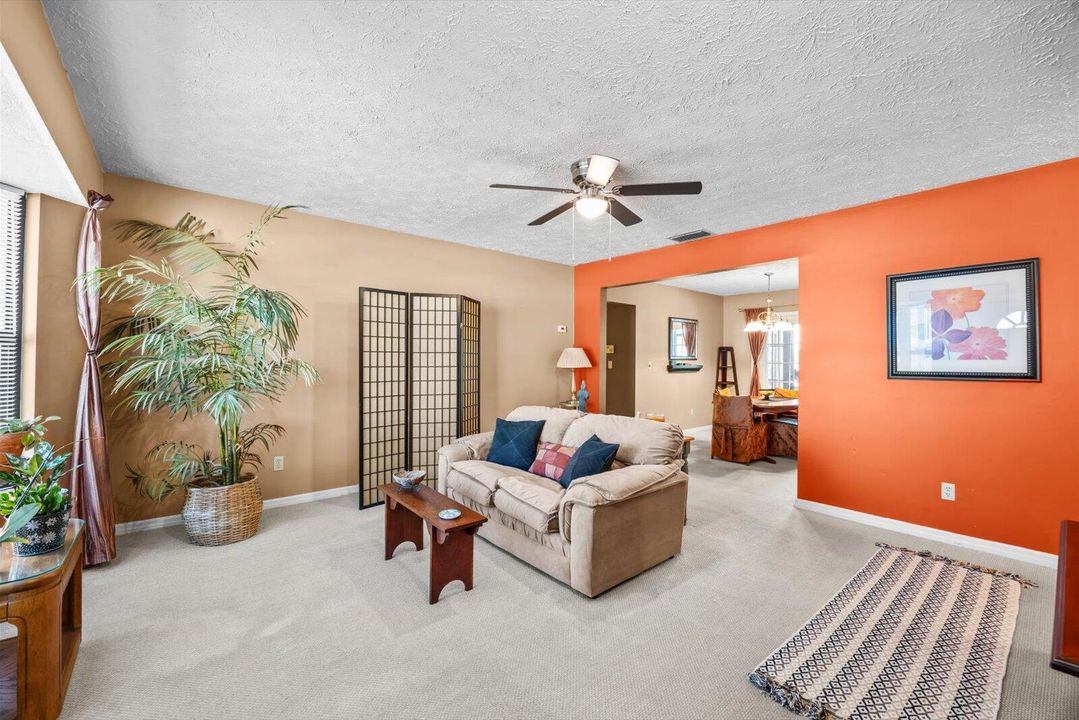 待售: $320,000 (3 贝兹, 2 浴室, 1732 平方英尺)