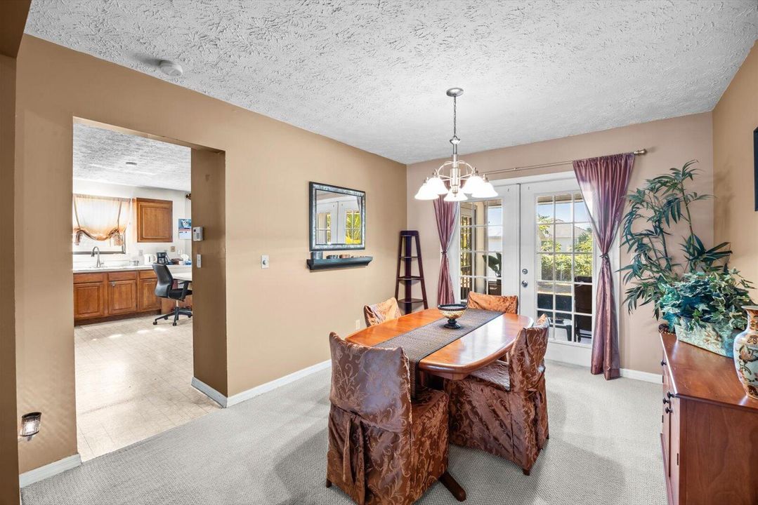 待售: $320,000 (3 贝兹, 2 浴室, 1732 平方英尺)