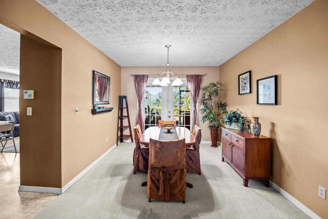 待售: $320,000 (3 贝兹, 2 浴室, 1732 平方英尺)