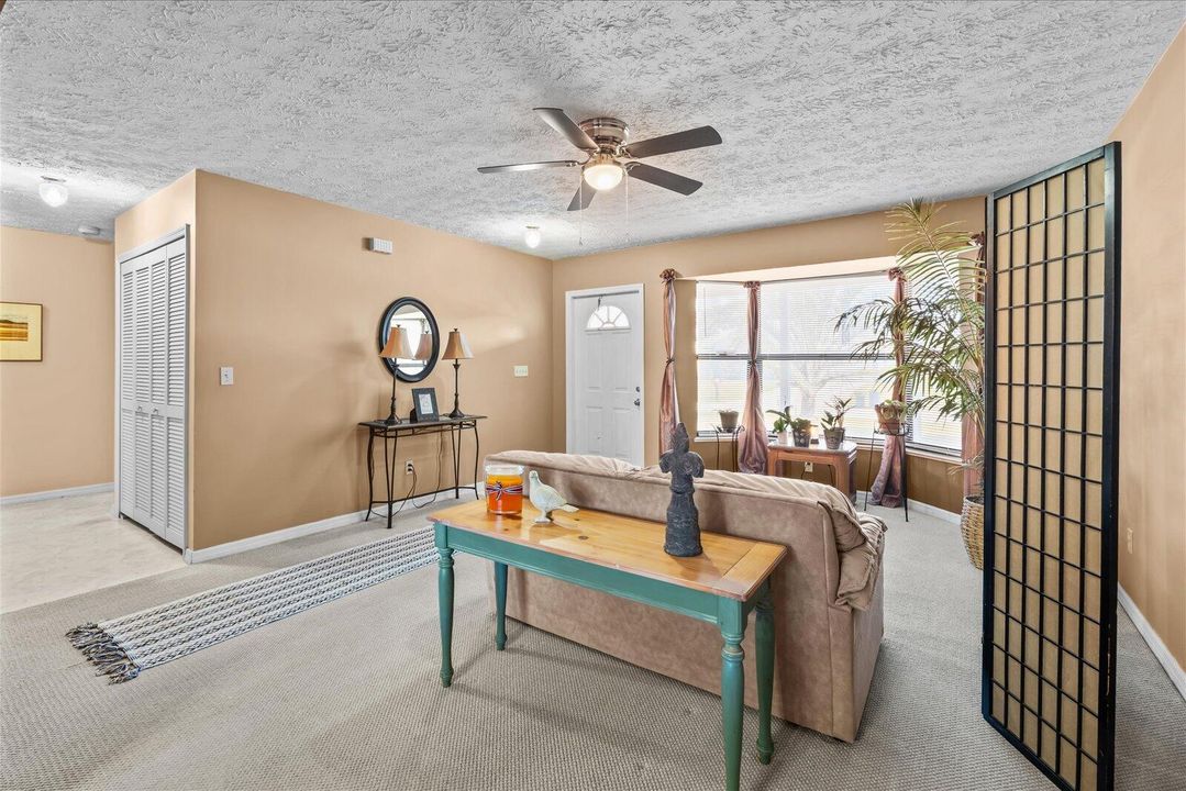 待售: $320,000 (3 贝兹, 2 浴室, 1732 平方英尺)