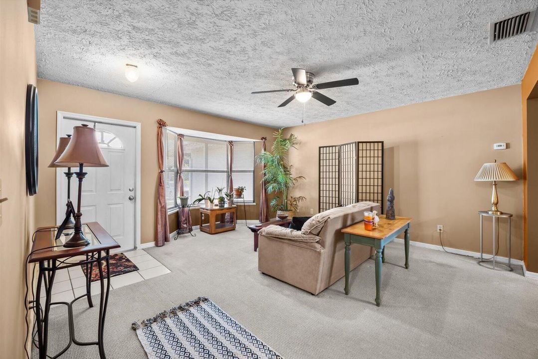 待售: $320,000 (3 贝兹, 2 浴室, 1732 平方英尺)