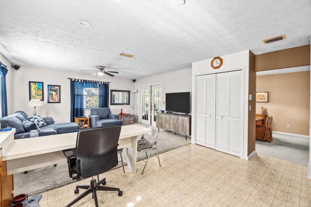 待售: $320,000 (3 贝兹, 2 浴室, 1732 平方英尺)