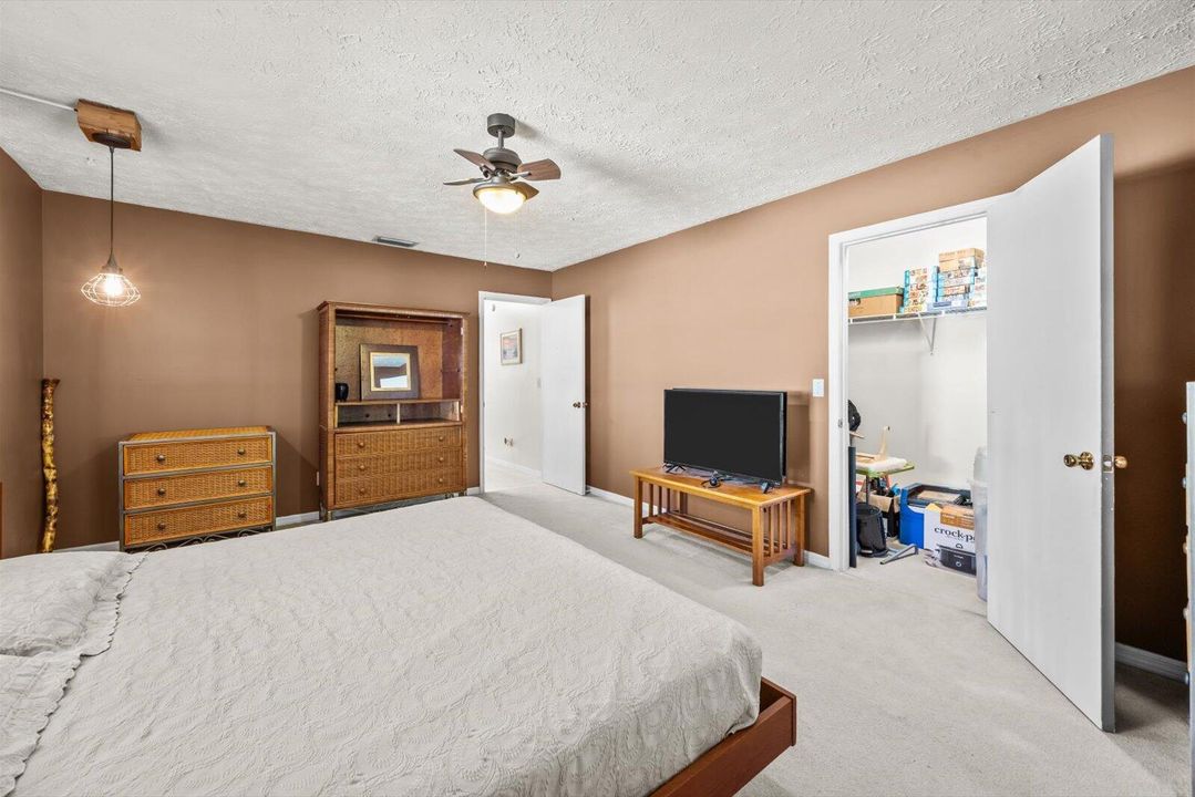 待售: $320,000 (3 贝兹, 2 浴室, 1732 平方英尺)