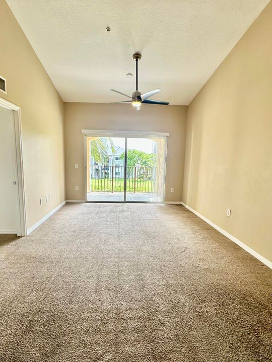 For Rent: $2,100 (3 beds, 2 baths, 1300 Square Feet)