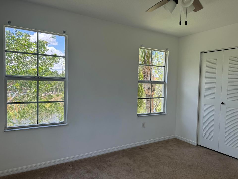 For Rent: $2,100 (3 beds, 2 baths, 1300 Square Feet)