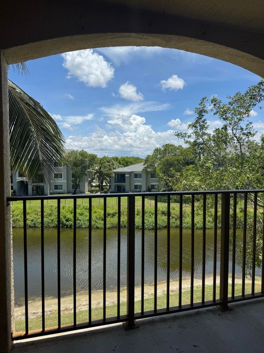 For Rent: $2,100 (3 beds, 2 baths, 1300 Square Feet)