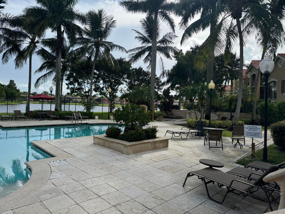 For Rent: $2,100 (3 beds, 2 baths, 1300 Square Feet)