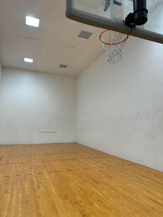 For Rent: $2,100 (3 beds, 2 baths, 1300 Square Feet)