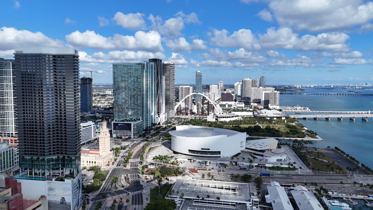 For Sale: $759,000 (1 beds, 1 baths, 560 Square Feet)