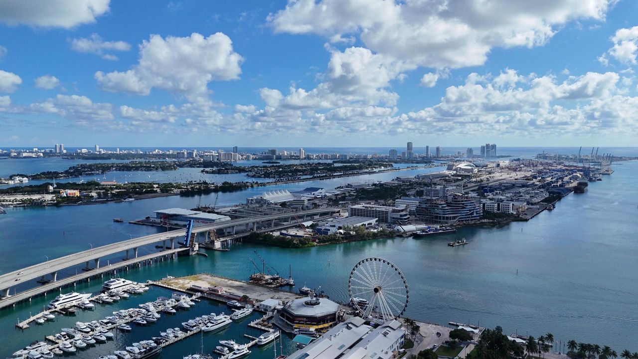 For Sale: $759,000 (1 beds, 1 baths, 560 Square Feet)