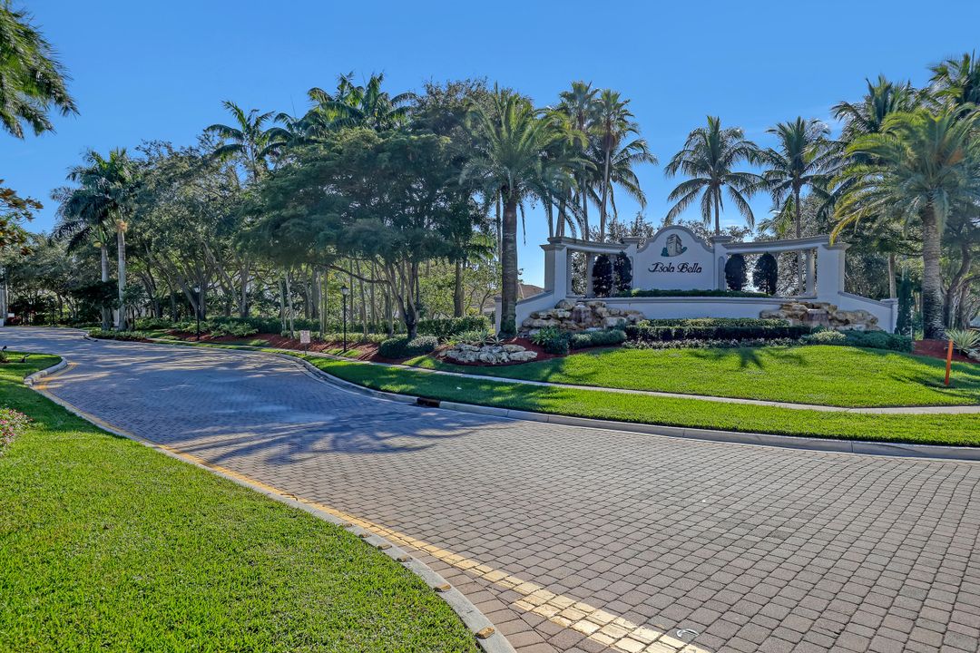 For Sale: $619,000 (3 beds, 2 baths, 1990 Square Feet)