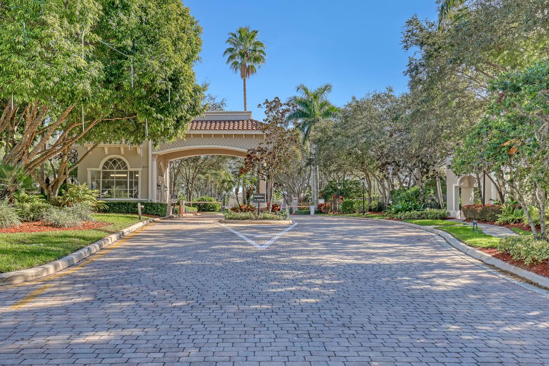 For Sale: $619,000 (3 beds, 2 baths, 1990 Square Feet)