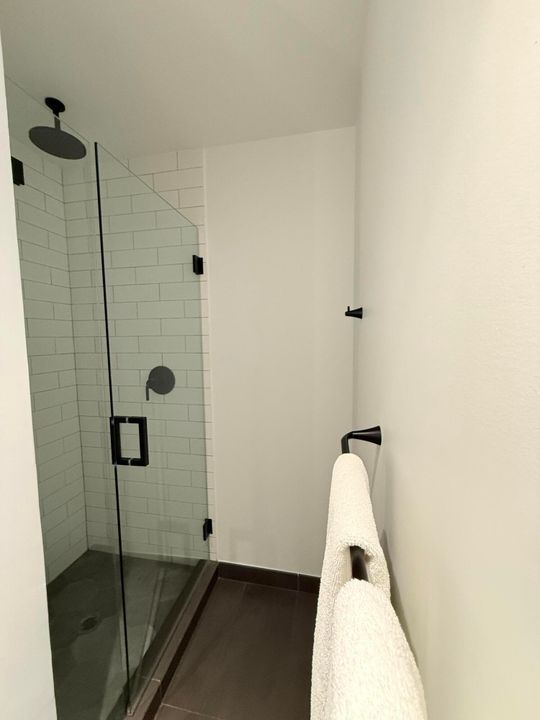 For Sale: $759,000 (1 beds, 1 baths, 560 Square Feet)