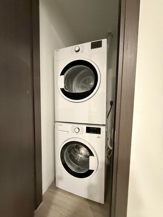 For Sale: $759,000 (1 beds, 1 baths, 560 Square Feet)