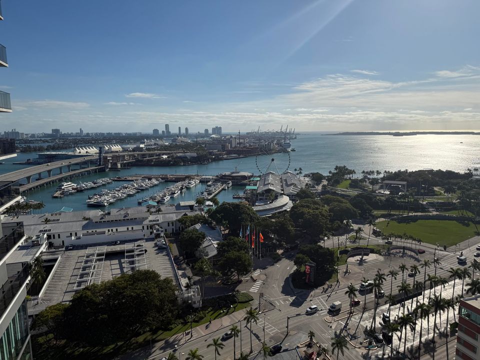 For Sale: $759,000 (1 beds, 1 baths, 560 Square Feet)