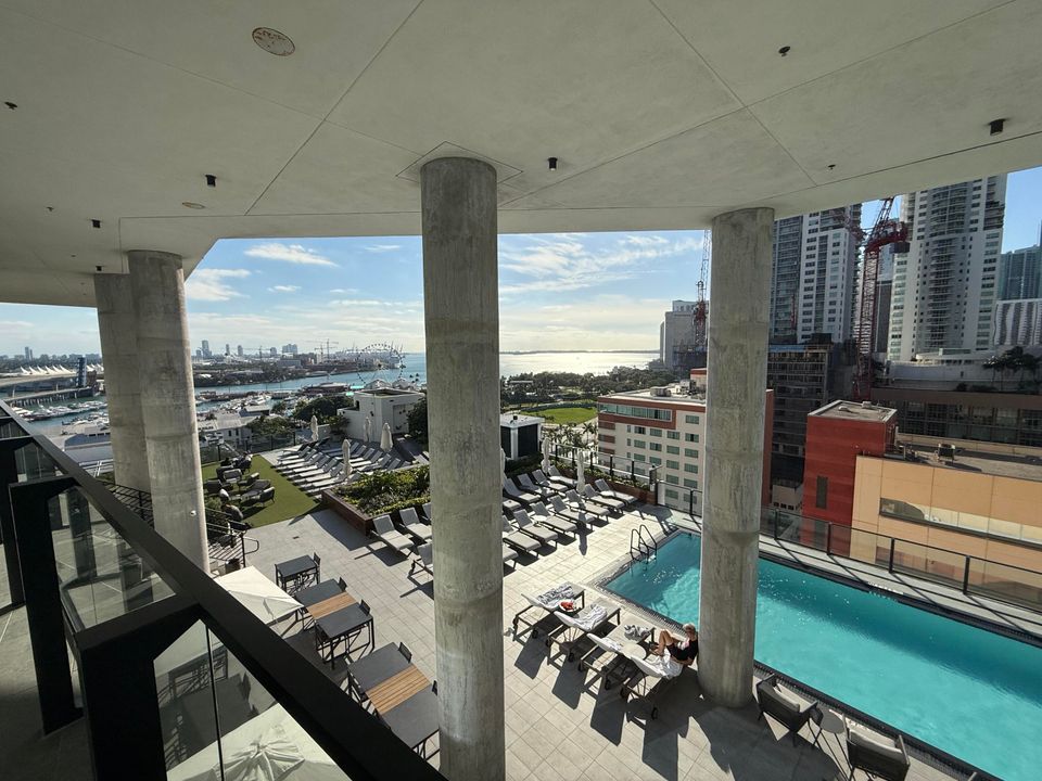 For Sale: $759,000 (1 beds, 1 baths, 560 Square Feet)