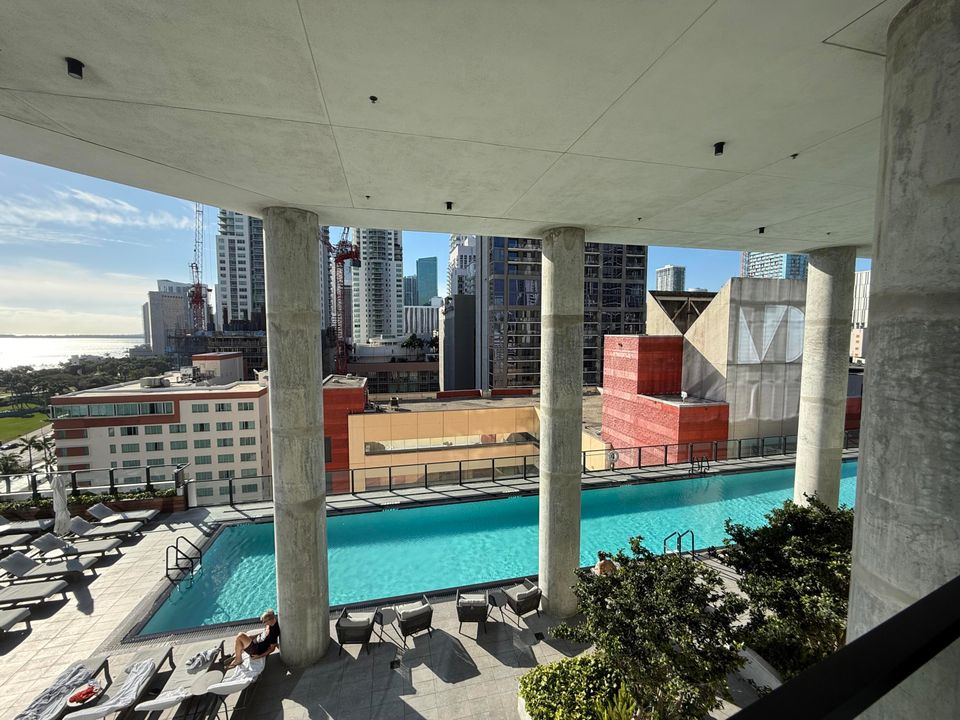 For Sale: $759,000 (1 beds, 1 baths, 560 Square Feet)