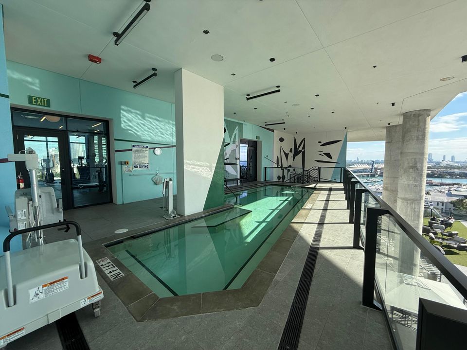 For Sale: $759,000 (1 beds, 1 baths, 560 Square Feet)