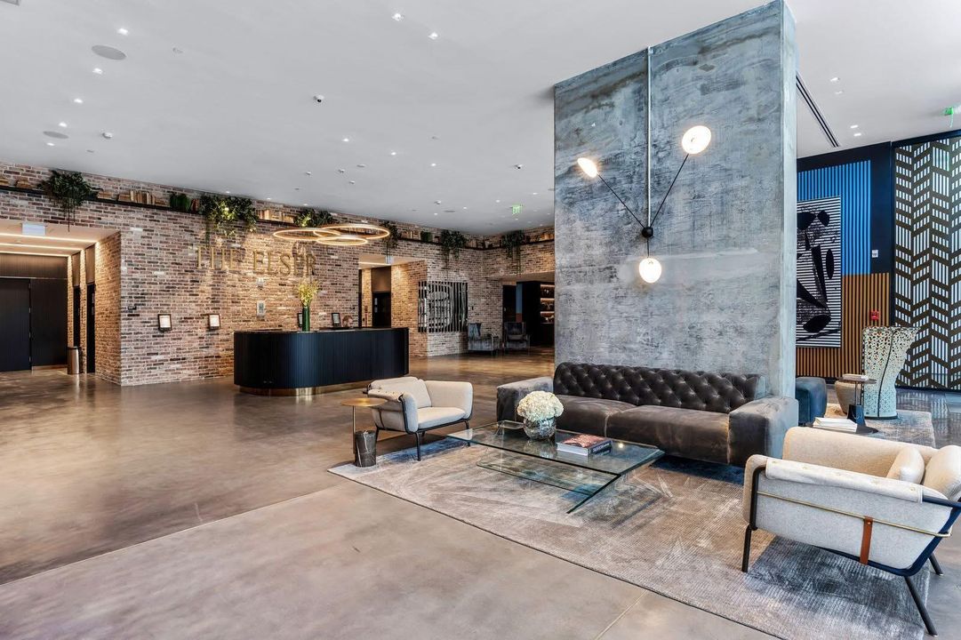 For Sale: $759,000 (1 beds, 1 baths, 560 Square Feet)