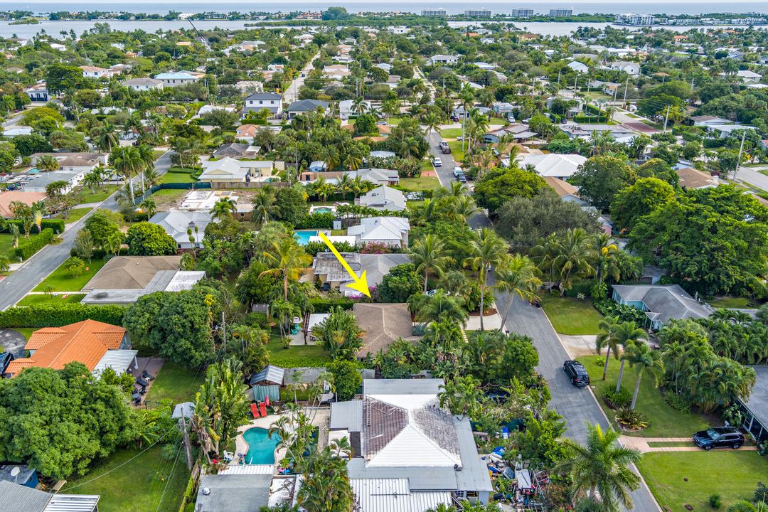 For Sale: $945,000 (2 beds, 1 baths, 1125 Square Feet)