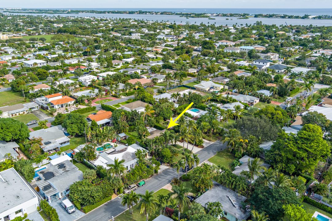 For Sale: $945,000 (2 beds, 1 baths, 1125 Square Feet)