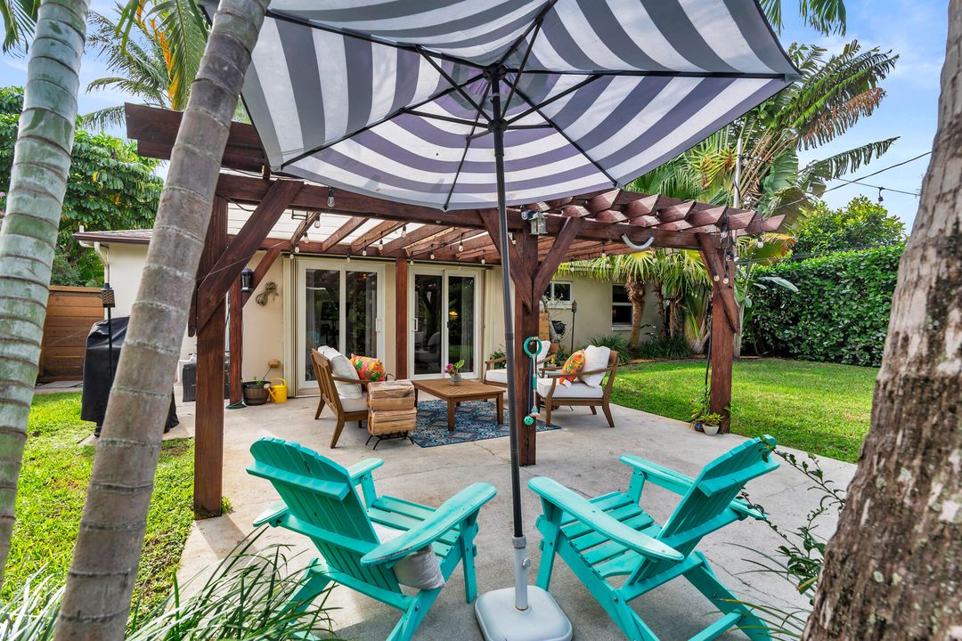 For Sale: $945,000 (2 beds, 1 baths, 1125 Square Feet)