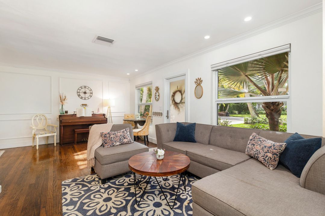 For Sale: $945,000 (2 beds, 1 baths, 1125 Square Feet)