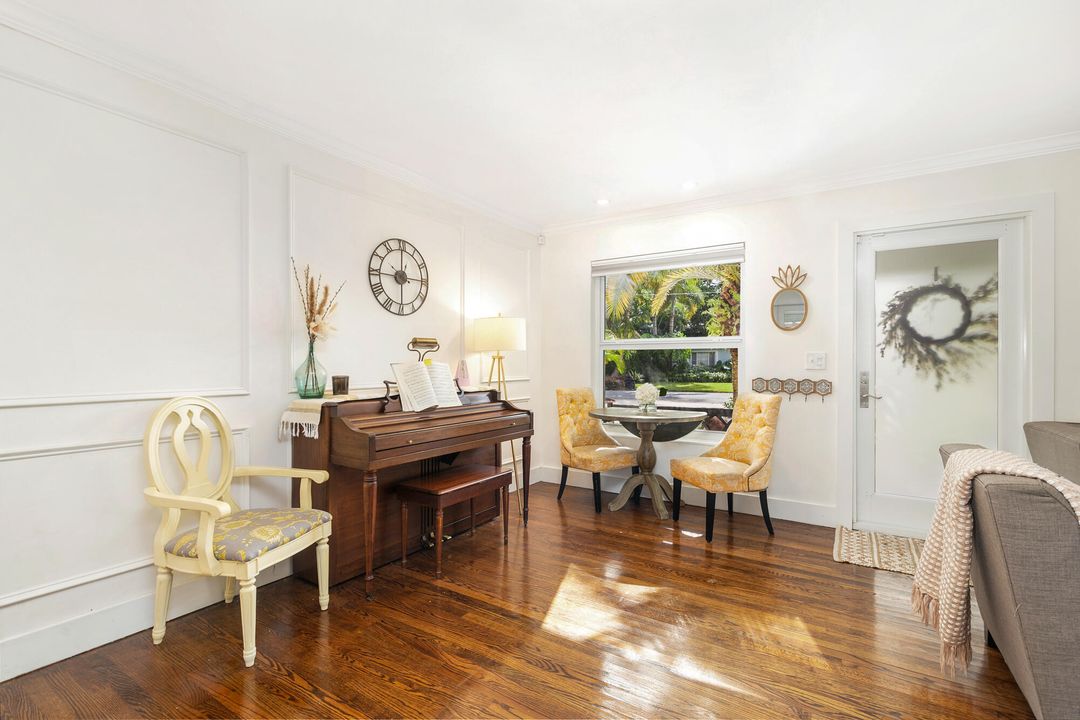 For Sale: $945,000 (2 beds, 1 baths, 1125 Square Feet)
