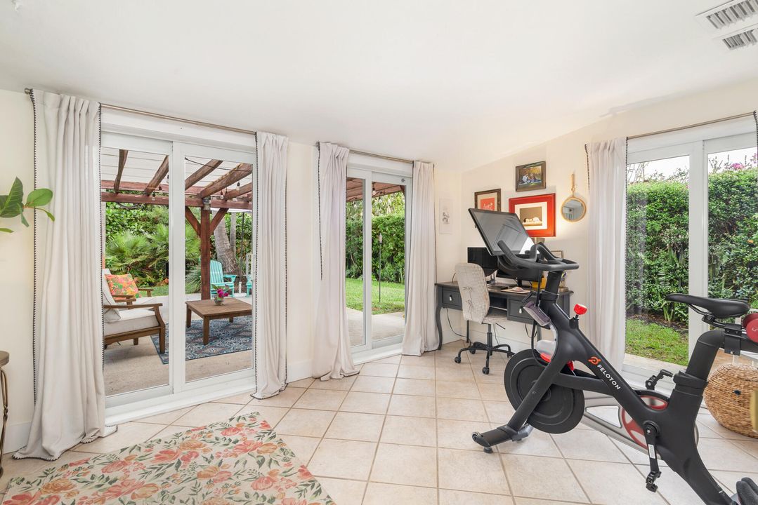 For Sale: $945,000 (2 beds, 1 baths, 1125 Square Feet)