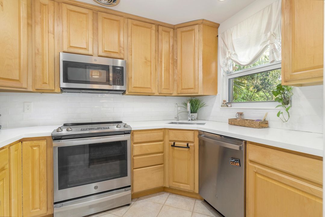 For Sale: $945,000 (2 beds, 1 baths, 1125 Square Feet)