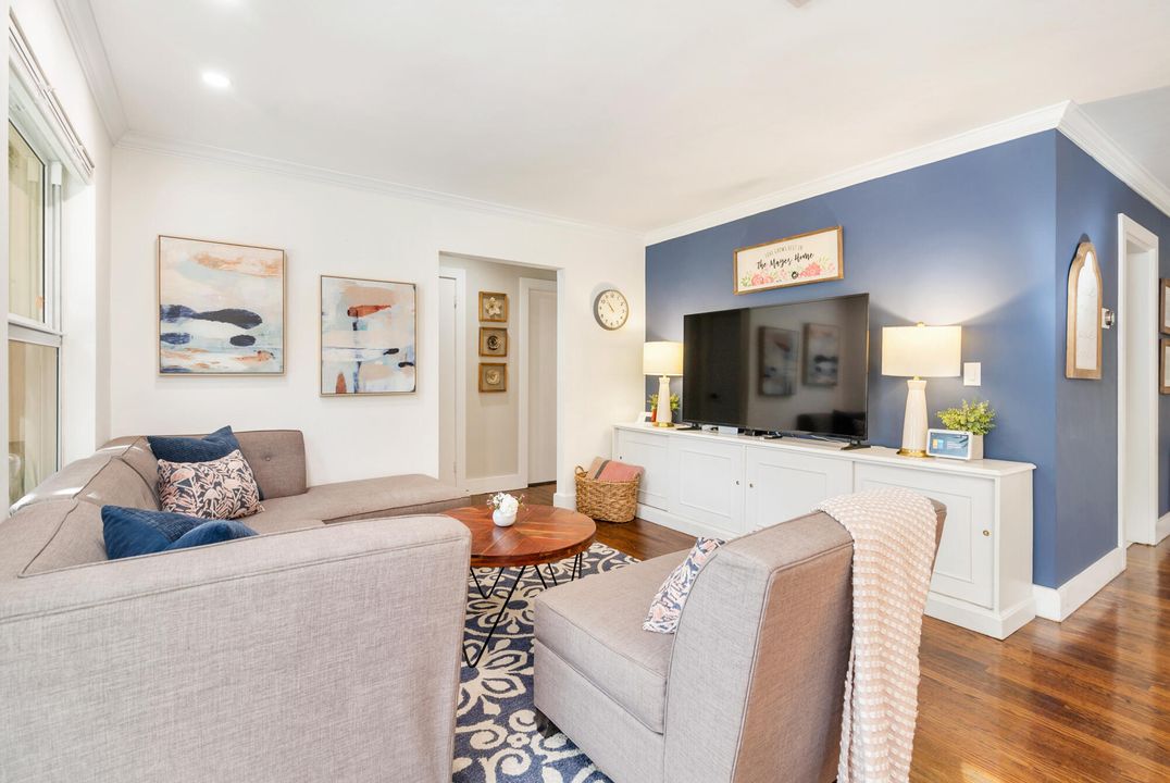 For Sale: $945,000 (2 beds, 1 baths, 1125 Square Feet)