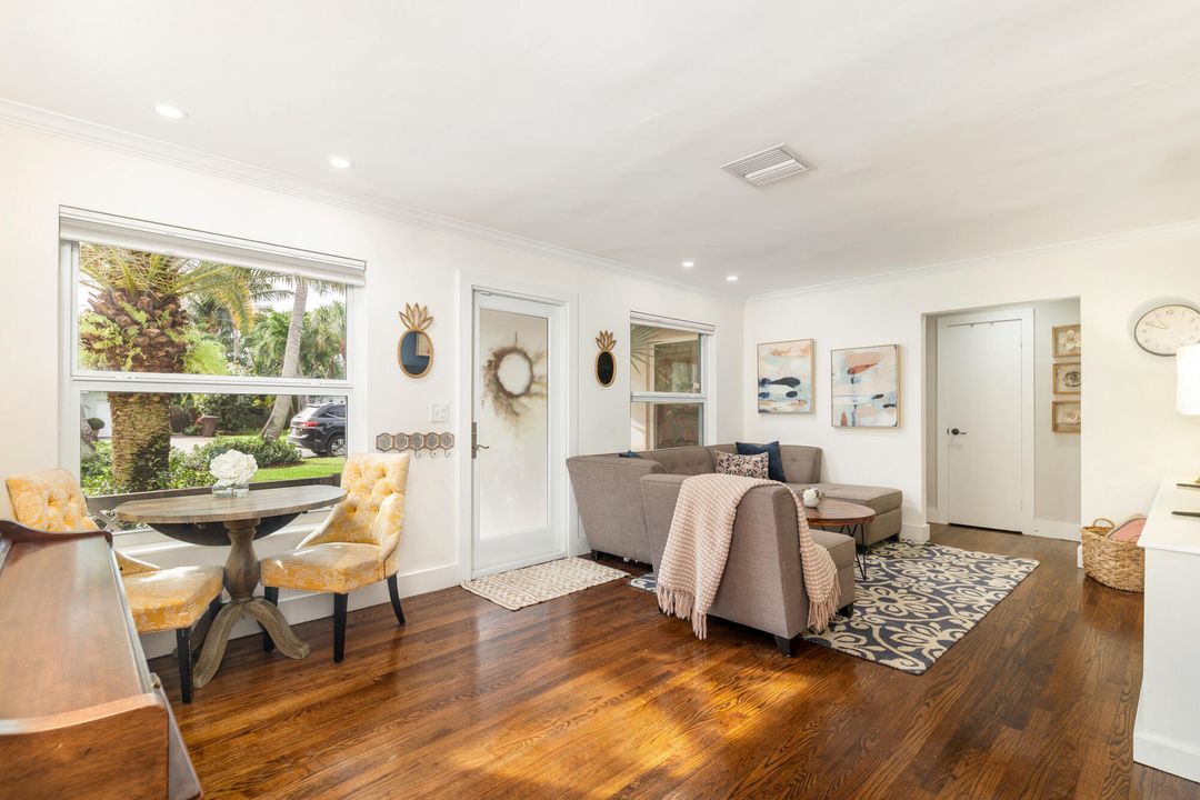 For Sale: $945,000 (2 beds, 1 baths, 1125 Square Feet)