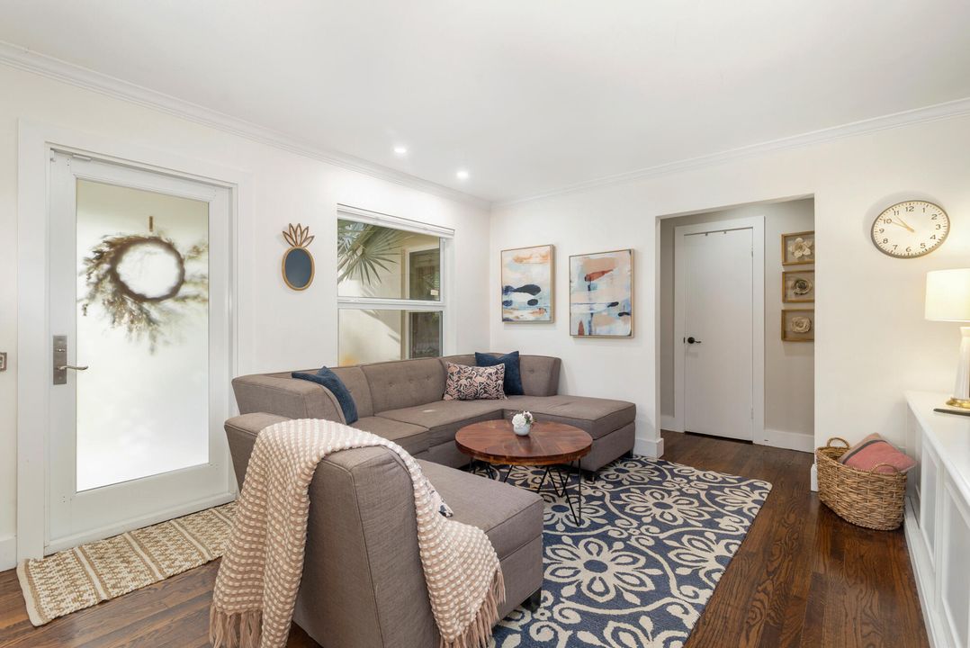 For Sale: $945,000 (2 beds, 1 baths, 1125 Square Feet)