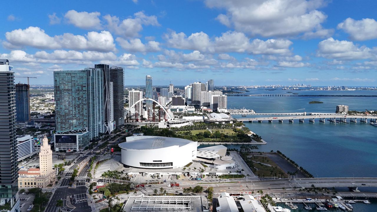 For Sale: $759,000 (1 beds, 1 baths, 560 Square Feet)