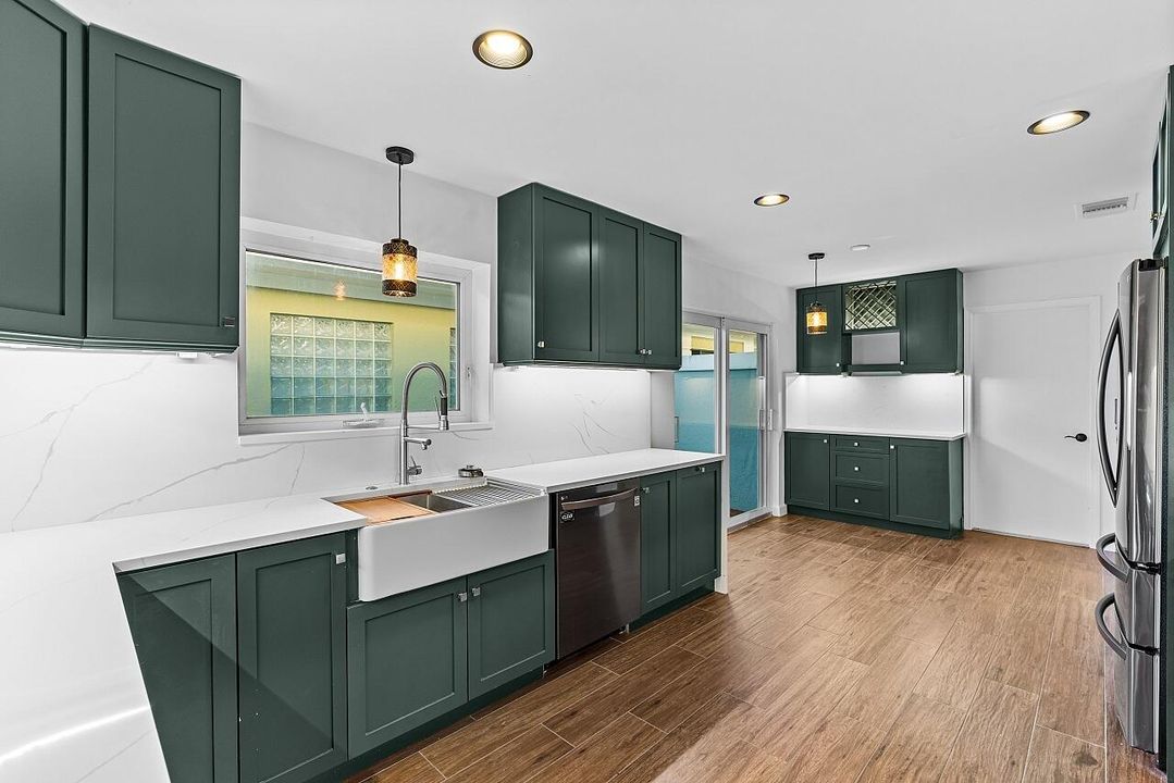 For Sale: $649,900 (3 beds, 2 baths, 2080 Square Feet)