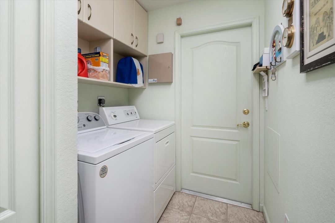 For Sale: $384,000 (3 beds, 2 baths, 1696 Square Feet)