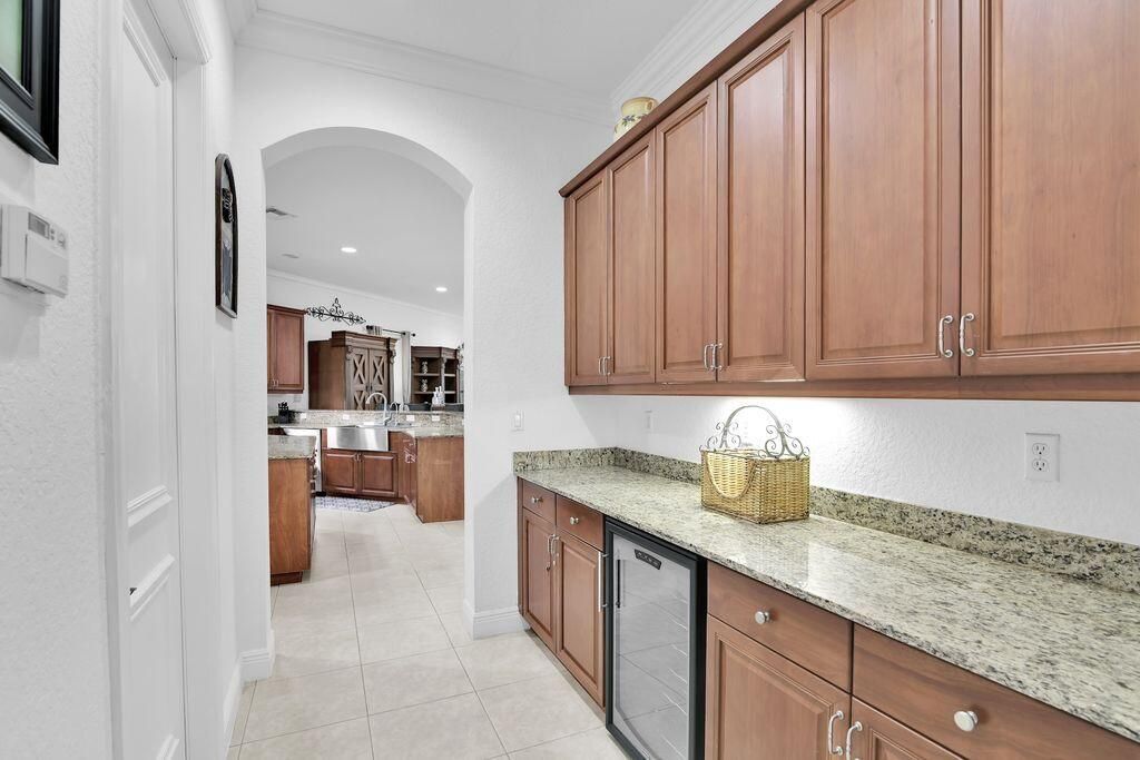 For Rent: $9,000 (6 beds, 4 baths, 4709 Square Feet)