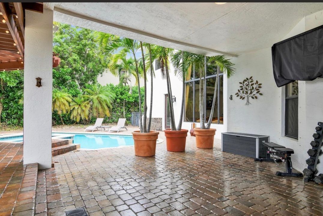 For Rent: $9,000 (6 beds, 4 baths, 4709 Square Feet)