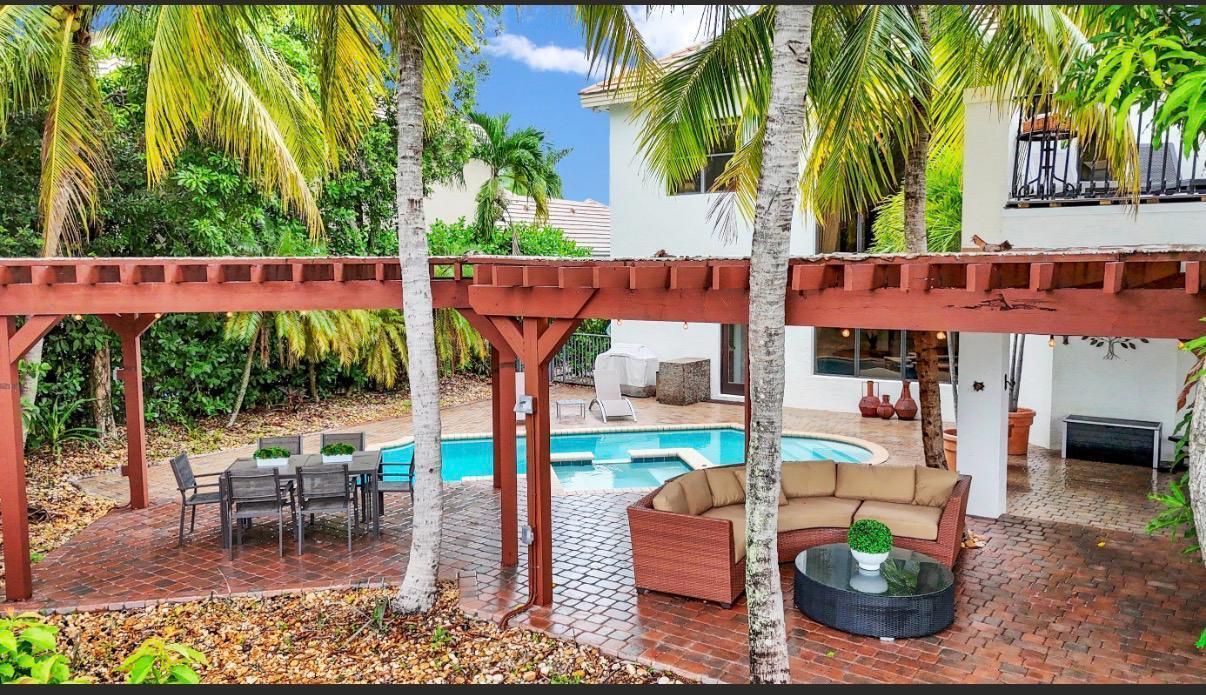 For Rent: $9,000 (6 beds, 4 baths, 4709 Square Feet)