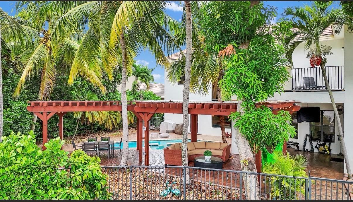 For Rent: $9,000 (6 beds, 4 baths, 4709 Square Feet)