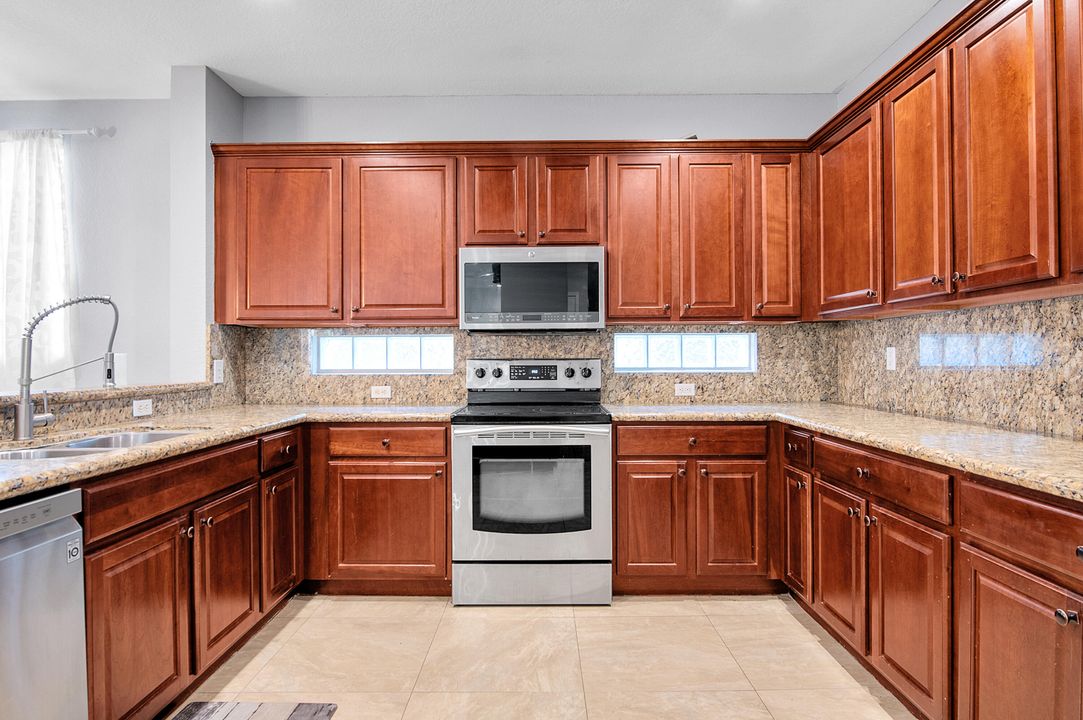 For Sale: $749,735 (5 beds, 3 baths, 3039 Square Feet)