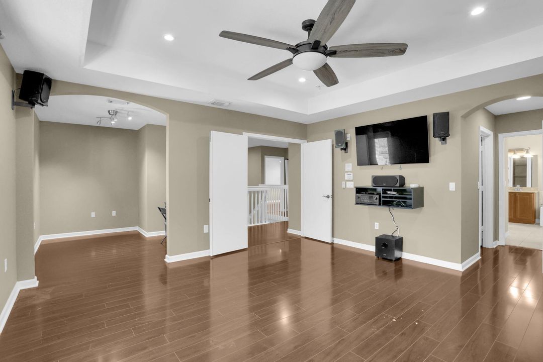 For Sale: $749,735 (5 beds, 3 baths, 3039 Square Feet)