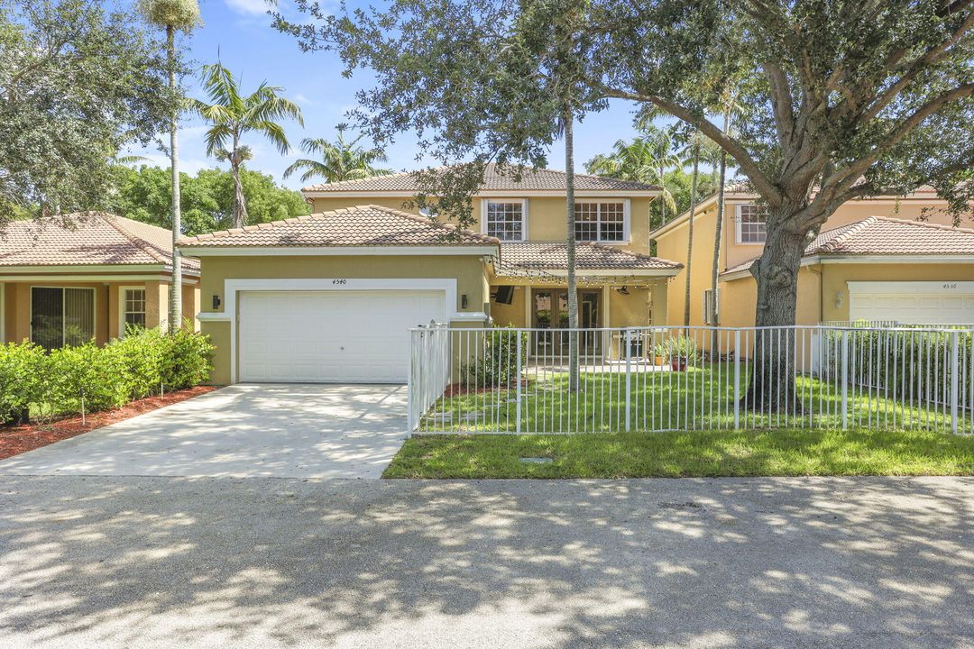 For Sale: $749,735 (5 beds, 3 baths, 3039 Square Feet)