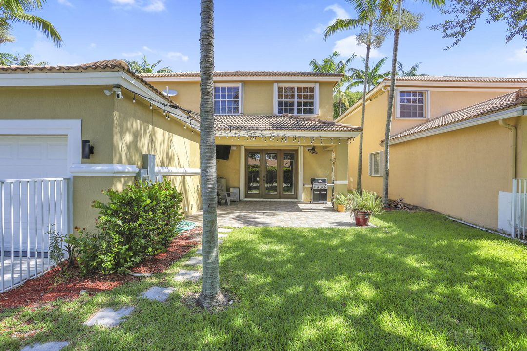 For Sale: $749,735 (5 beds, 3 baths, 3039 Square Feet)