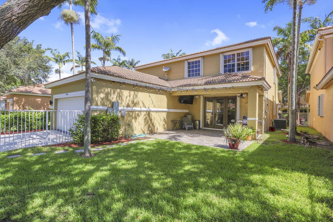 For Sale: $749,735 (5 beds, 3 baths, 3039 Square Feet)