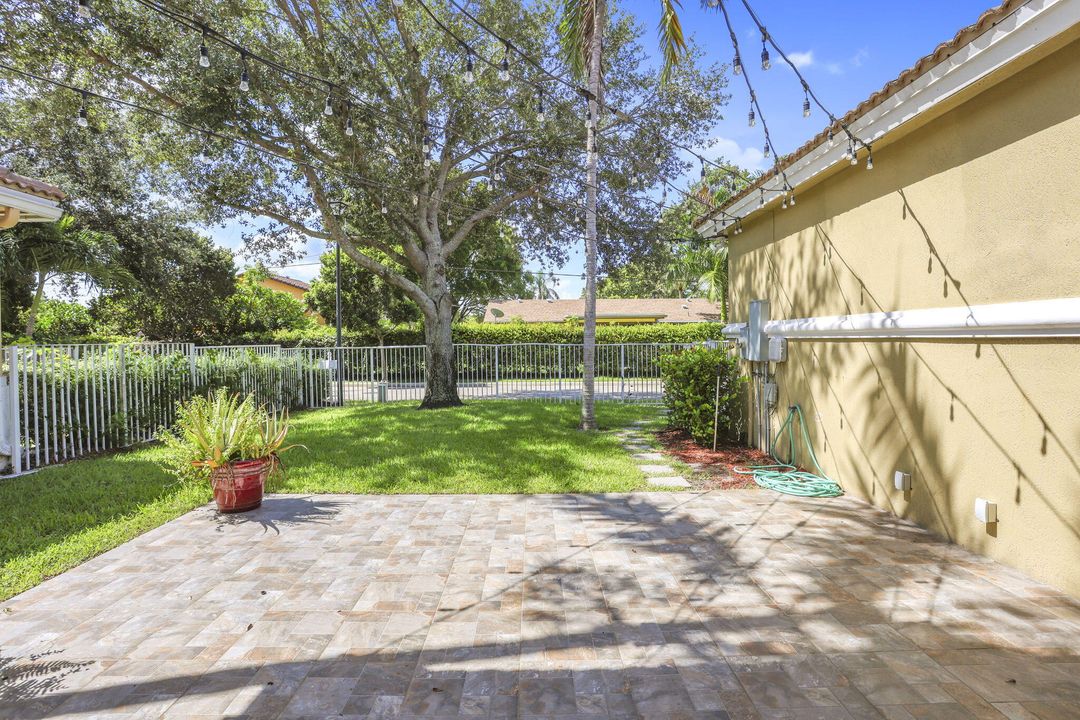 For Sale: $749,735 (5 beds, 3 baths, 3039 Square Feet)