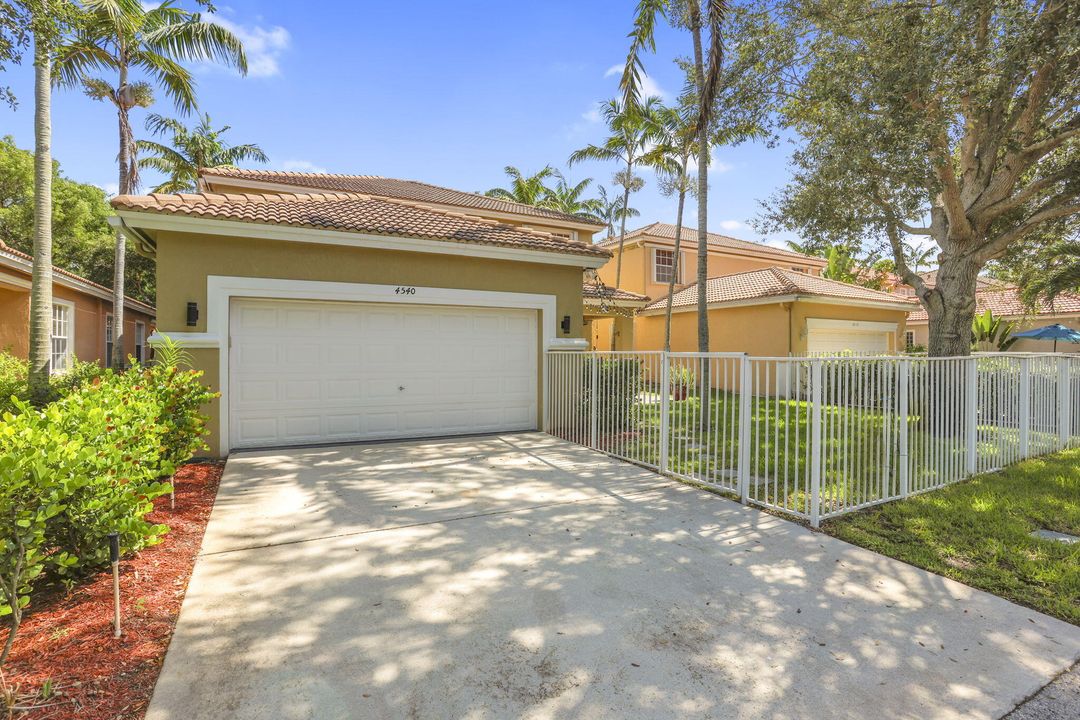 For Sale: $749,735 (5 beds, 3 baths, 3039 Square Feet)