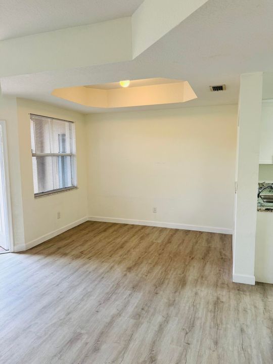 На продажу: $270,000 (2 спален, 2 ванн, 1086 Квадратных фут)