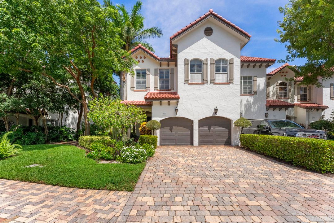 En Venta: $2,250,000 (3 camas, 3 baños, 2884 Pies cuadrados)